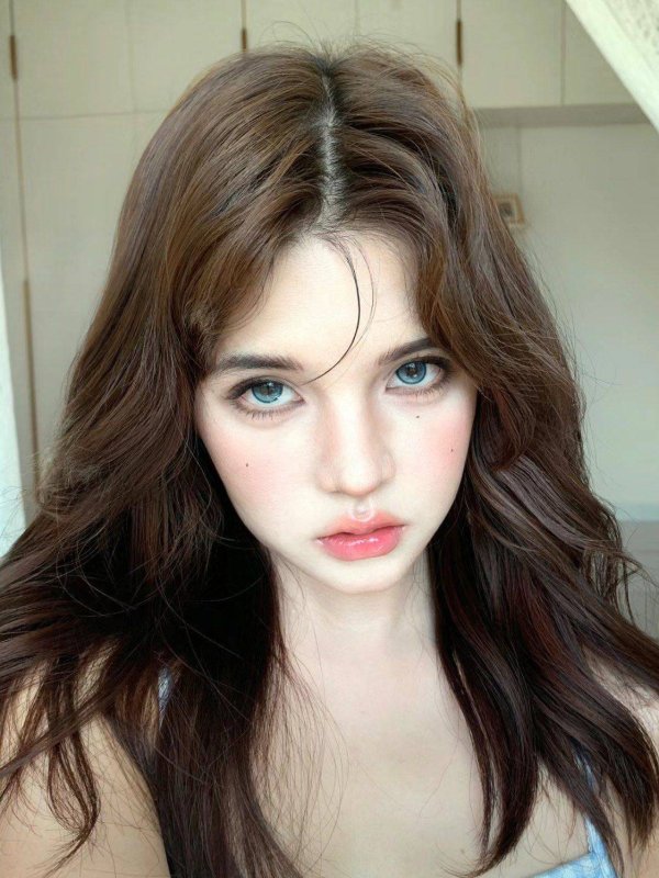 配资推荐网 全球惊艳！混血女神展现东西方颜值完美碰撞